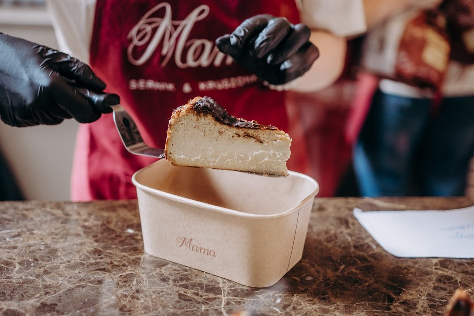 Nowa kawiarnia w Łodzi. Mama sernik i kruszonka to królestwo serników baskijskich