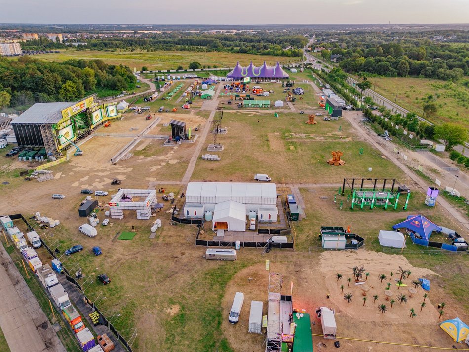 Łódź. Miasteczko festiwalowe gotowe na Łódź Summer Festival 2025. Te zdjęcia mówią wszystko! [ZDJĘCIA]