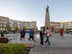 Łódź. Plac Wolności w Łodzi tętni życiem. To jedno z najpopularniejszych miejsc spotkań!