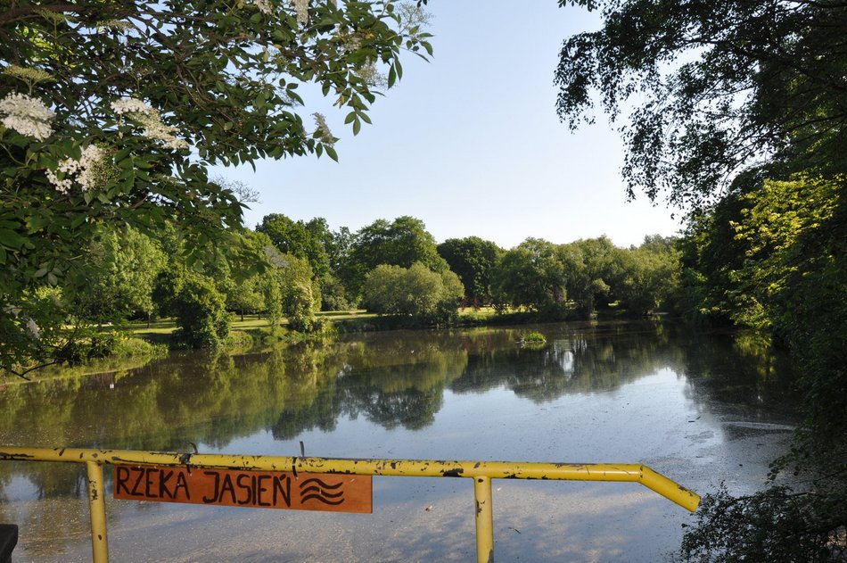 Posiadło wodno-fabryczne Wójtowski Młyn. Park nad Jasieniem