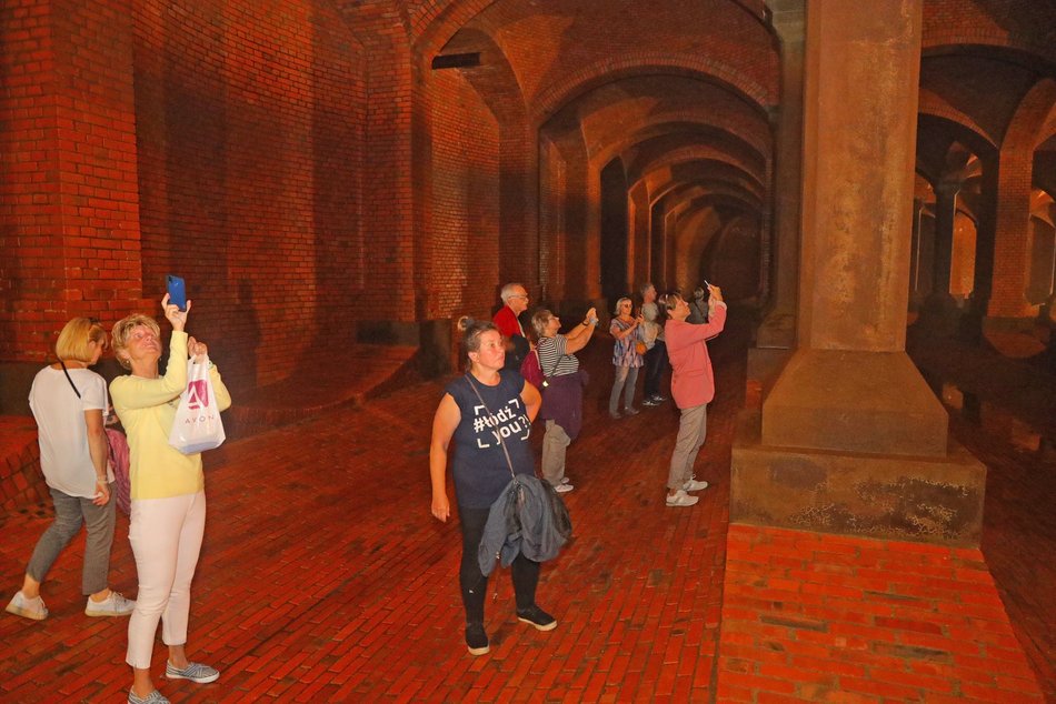 Zwiedzanie podziemnej katedry na Stokach z okazji 600. Urodzin Łodzi