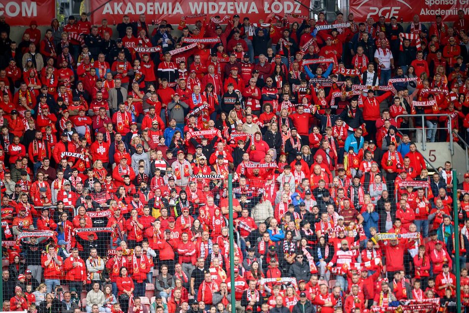 Łódź. Kibice na meczu Widzewa Łódź z Rakowem Częstochowa