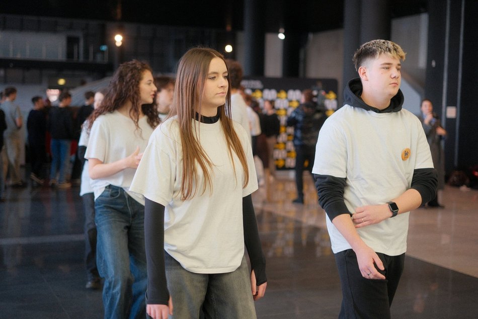 Łódź. Licealiści z Łodzi zatańczyli Belgijkę! Wielkie świętowanie Międzynarodowego Dnia Licealisty