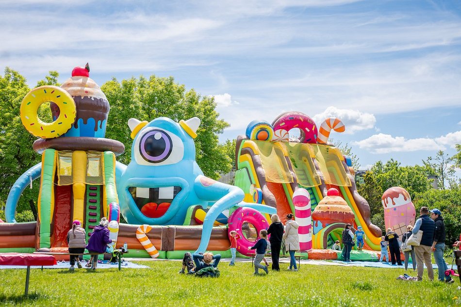 Łódź. Miasteczko dmuchańców w parku Podolskim. Najlepsza zabawa dla dzieci