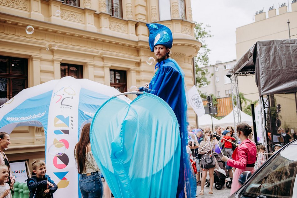 dzieci podczas zabawy