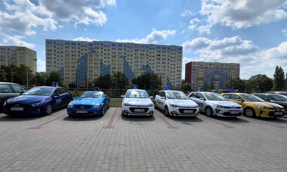 10 najlepszych szkół jazdy w Łodzi. Sprawdź, które auto szkoły najczęściej wybierają łodzianie!