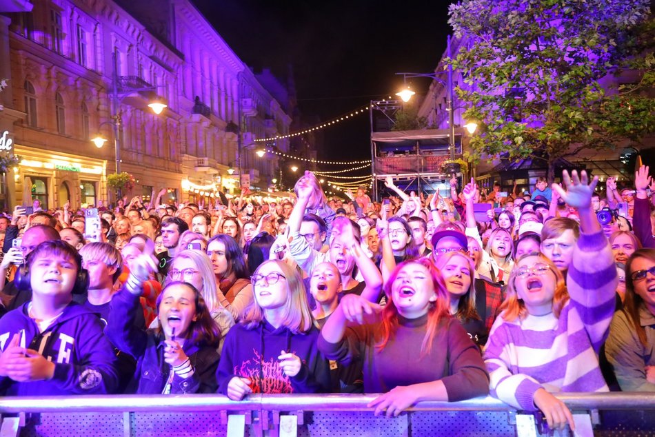 Great September 2023. Tłumy łodzian na darmowym koncercie na Piotrkowskiej