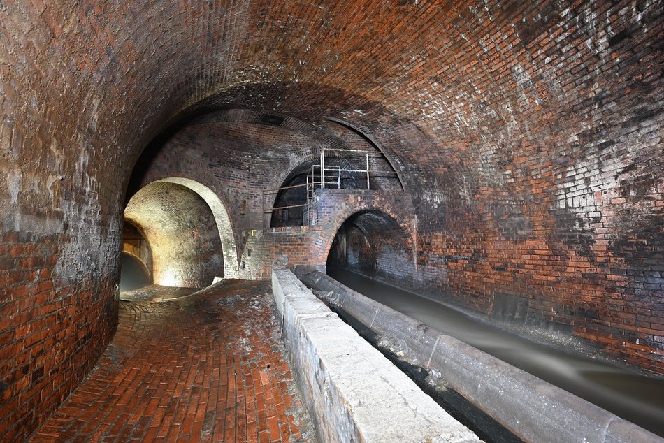 Łódź. Podczas budowy tego kanału znaleziono czaszkę nosorożca włochatego