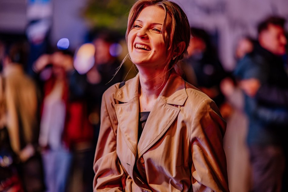 Łódź. Neony kultowych kin w Łodzi odpalone! Łódzka Galeria Neonów wygląda olśniewająco!