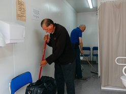 MOPS Łódź pomaga bezdomnym przez cały rok. Duże zainteresowanie mobilnymi łaźniami