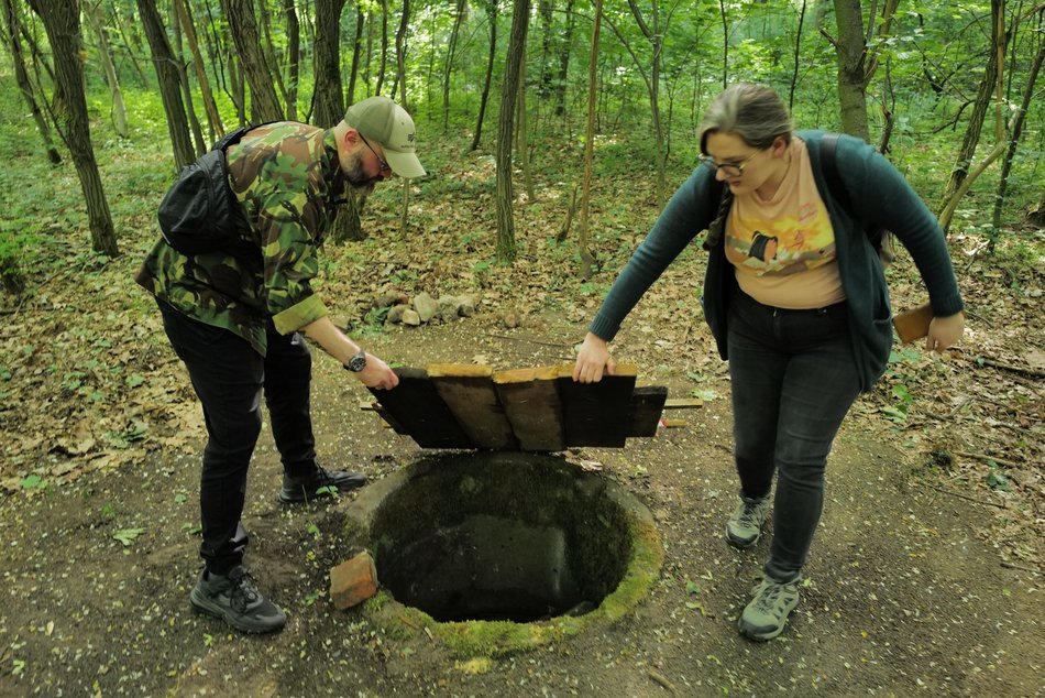 Łódź. Ludzkie kości i nagrobki w Parku Zbójnickim w Łodzi. Niezwykłe odkrycia archeologów z UŁ