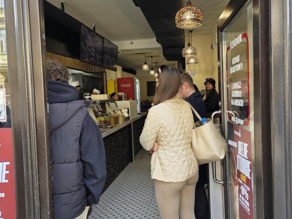 Łódź. Tendur Kebap w Łodzi już otwarty! Tłumy głodnych Łodzian stoją w kolejce
