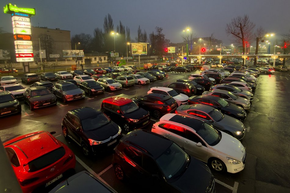 Wybierasz się do Manufaktury w Łodzi? Przygotuj się na szukanie parkingu