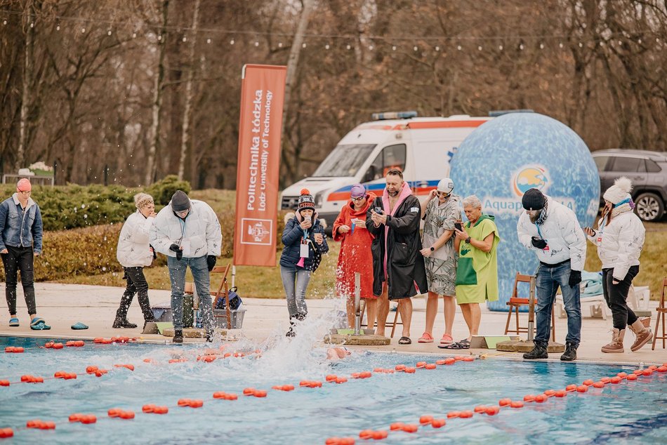 Zimne pływanie w Aquaparku Fala