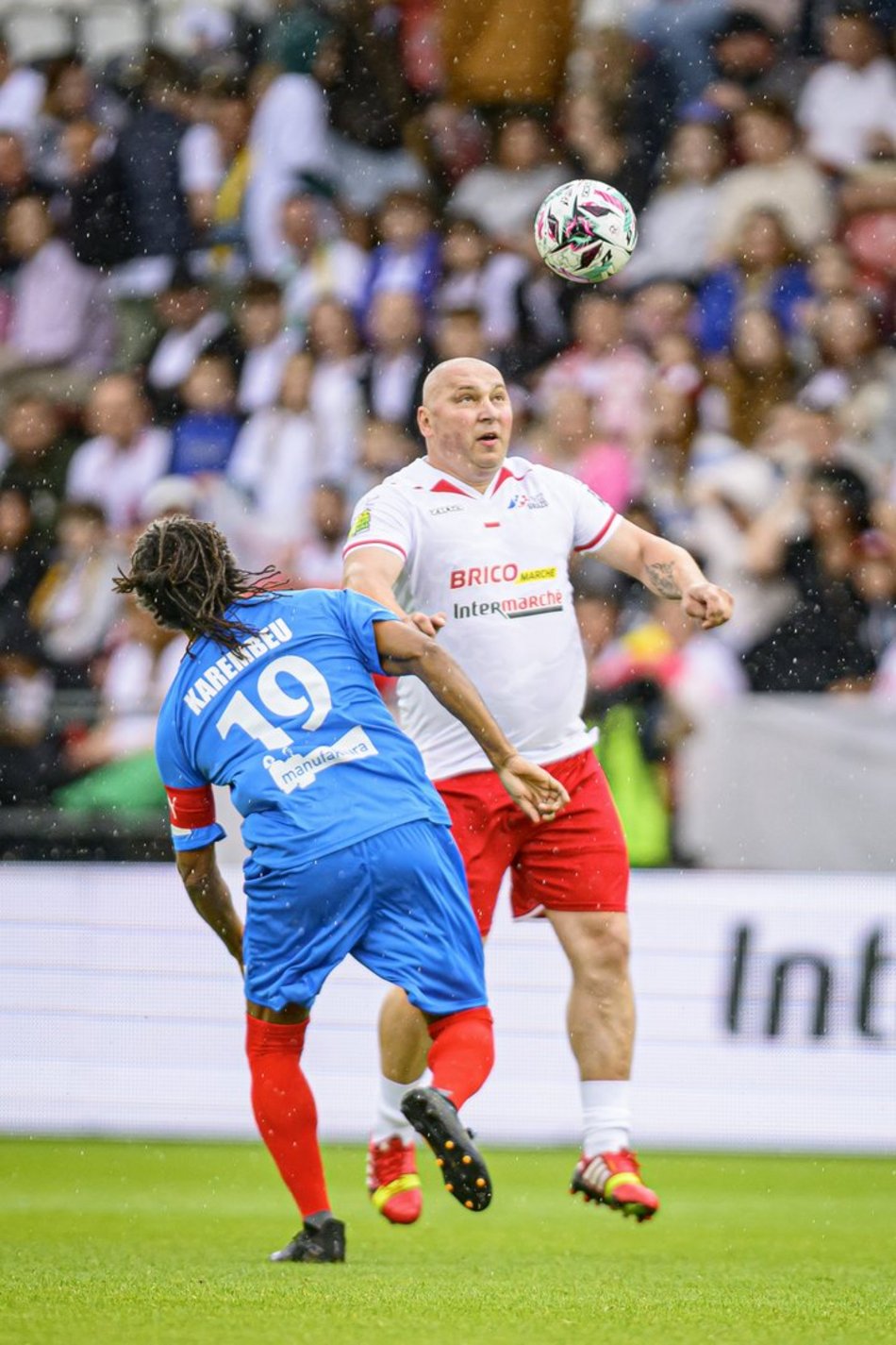 Łódź. Mecz Gwiazd w Łodzi. Na murawie Boniek, Krzynówek, Krychowiak