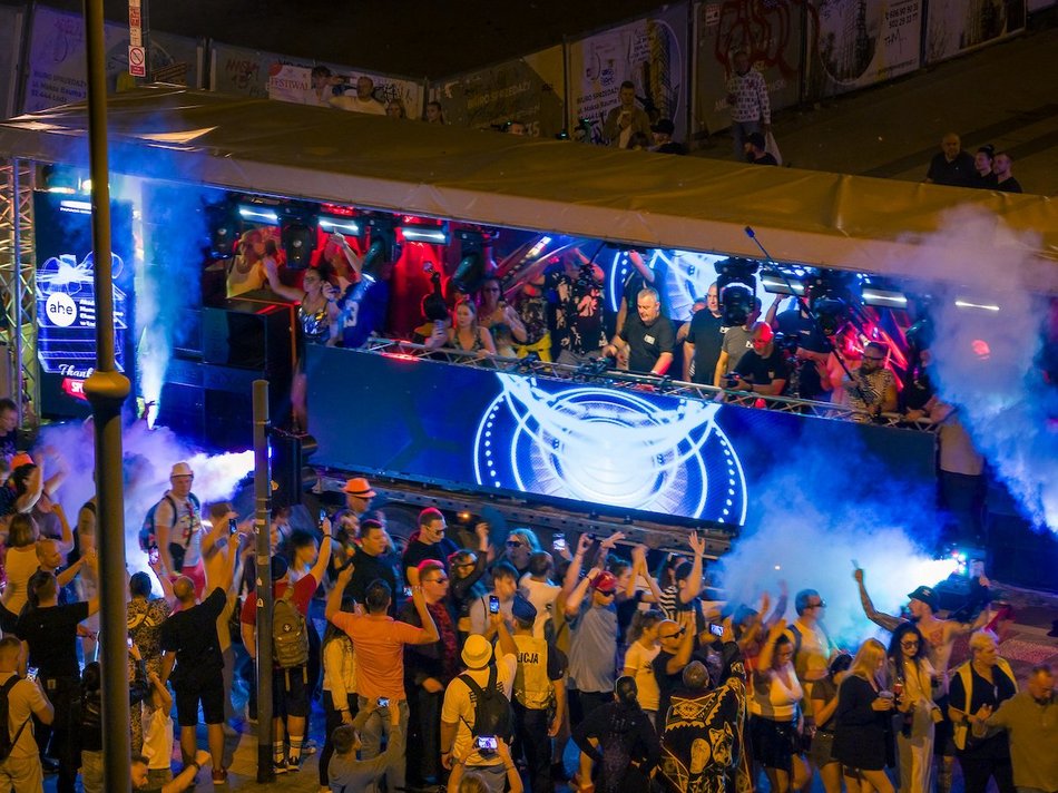 Łódź. To dopiero widok! Największy pochód w historii Parady Wolności w Łodzi z lotu ptaka!