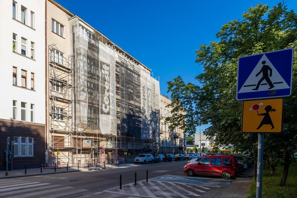 Perełka modernizmu przy Anstadta do remontu. Skryła się już właśnie za rusztowaniami