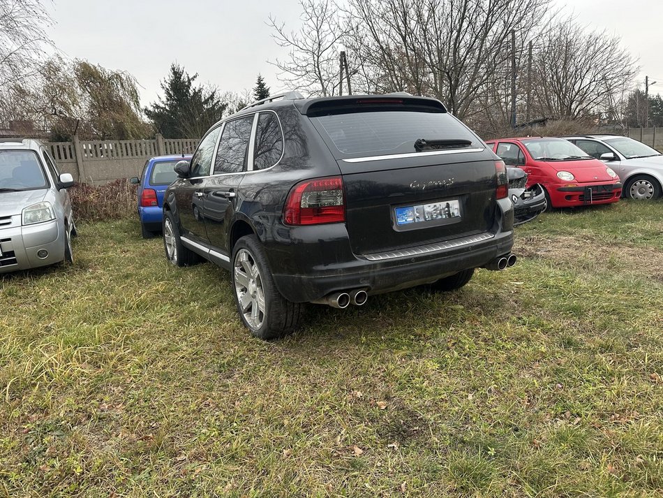 Auta z miejskiego parkingu w Łodzi trafią na sprzedaż, nie na złom