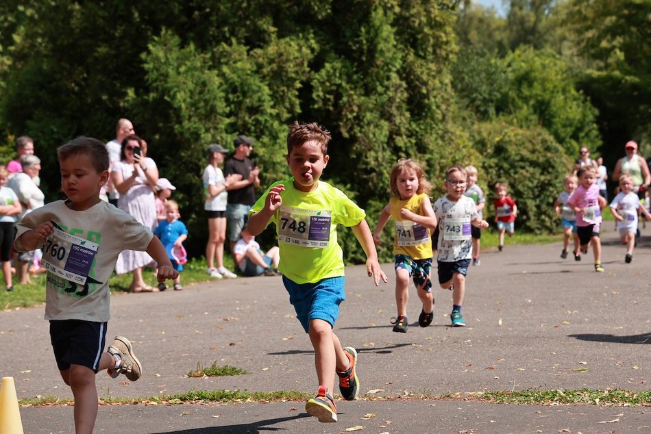 Łódź. Botaniczna Piątka w Ogrodzie Botanicznym w Łodzi. Biegowe emocje i pozytywna energia