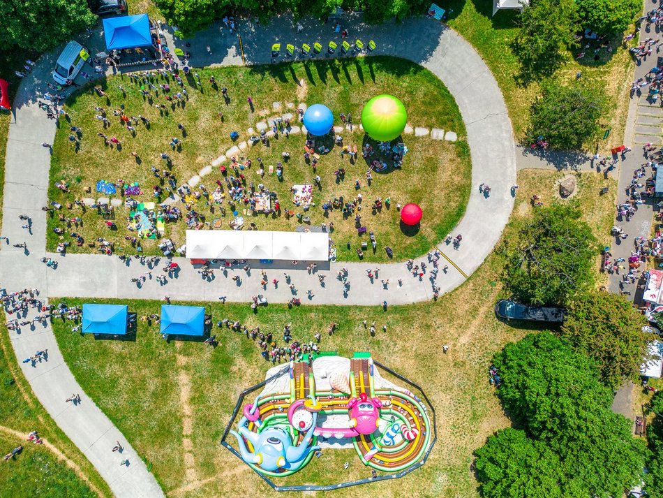 Festiwal dmuchańców w parku Podolskim w Łodzi
