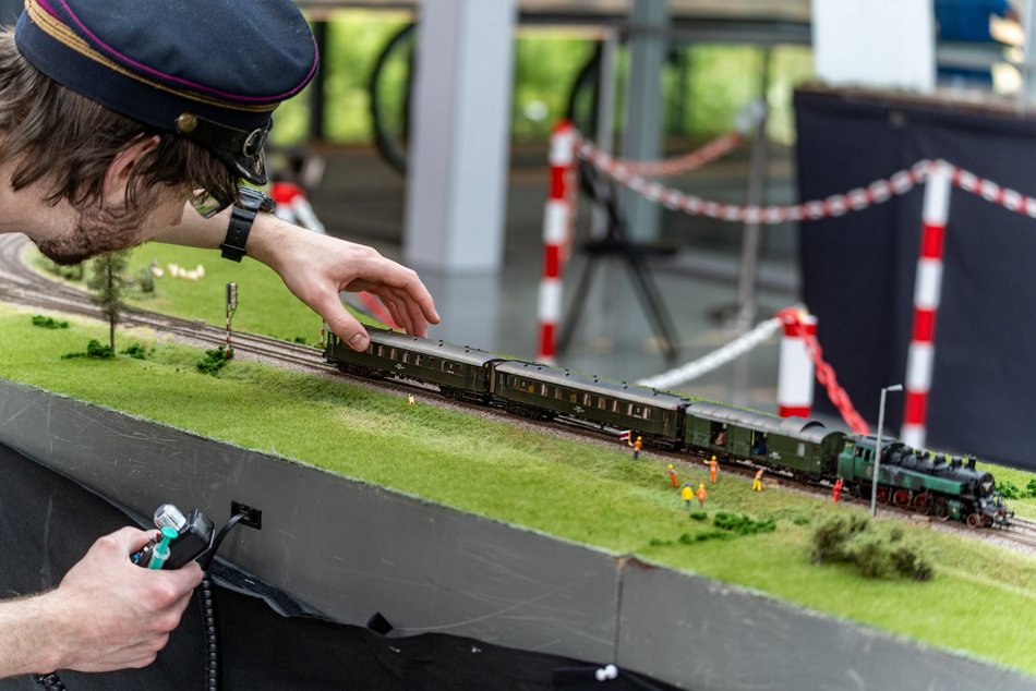 Wystawa makiet klejowych na dworcu Łódź Fabryczna
