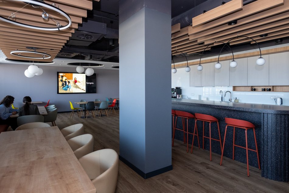 Łódź. Bonprix w biurowcu Nowa Fabryczna w Łodzi. Nowa siedziba, nowe możliwości