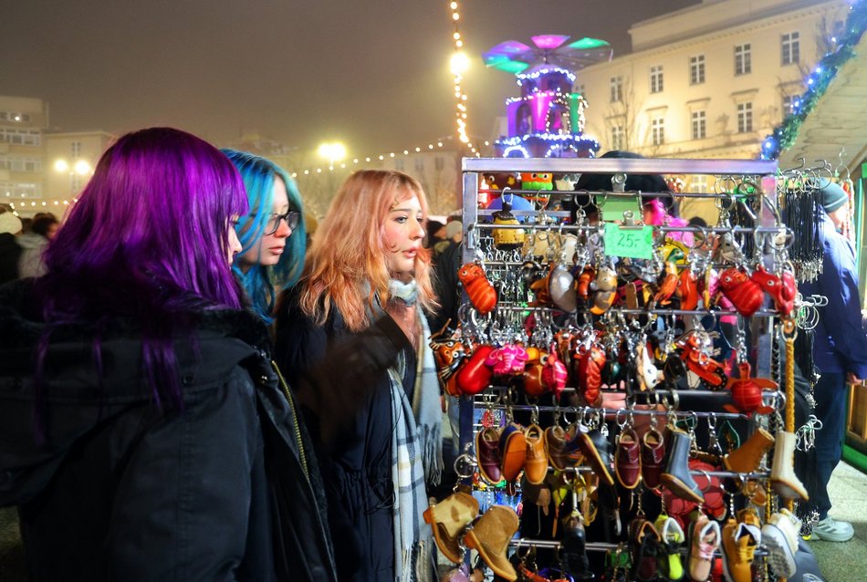 Tłumy na otwarciu Jarmarku Bożonarodzeniowego w Łodzi. Byłeś/aś? Znajdź się na zdjęciach!