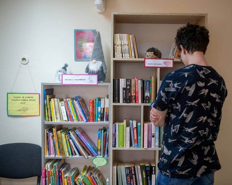 Łódź. Biblioteczka przy ul. Kutrzeby 16 w Łodzi