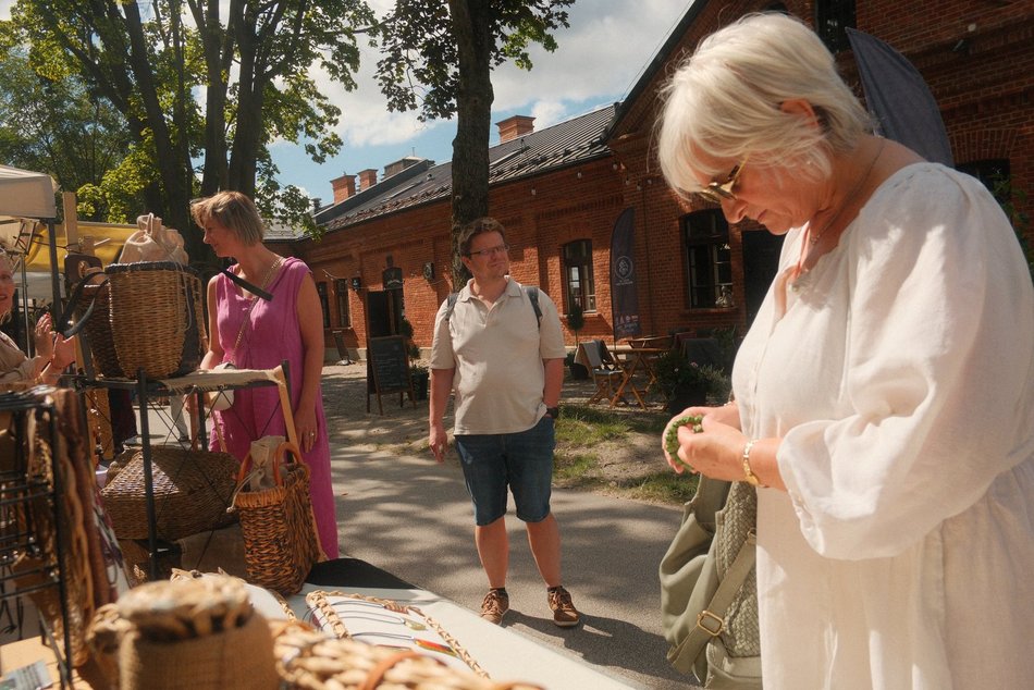 Łódź. Targ Staroci na Księżym Młynie w Łodzi. Rękodzieła, unikatowe rzeczy i domowe przysmaki