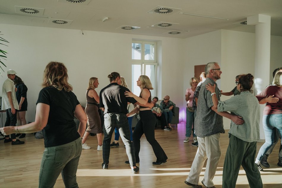 Łódź. Niedzielna potańcówka przy Piotrkowskiej. Pełno tańca, muzyki i dobrej energii!