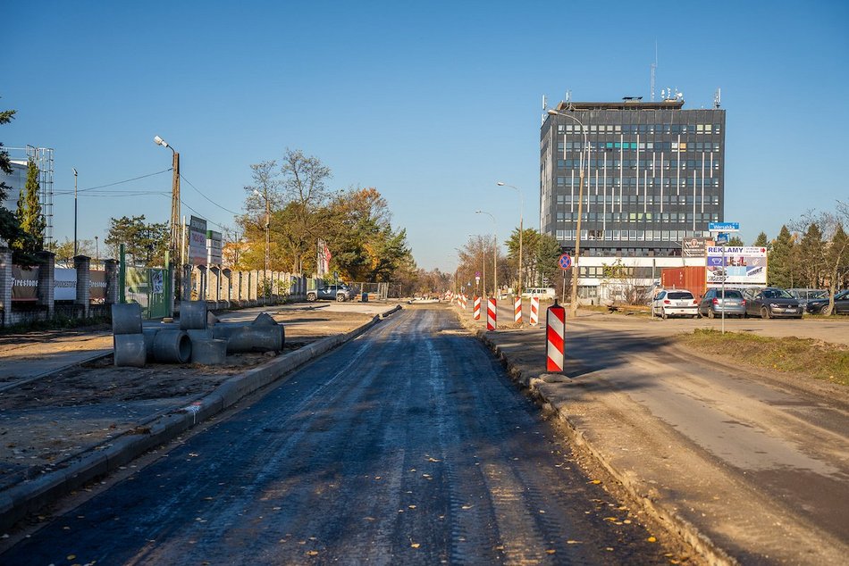 Remont Szparagowej i Wersalskiej. Układają już nowy asfalt