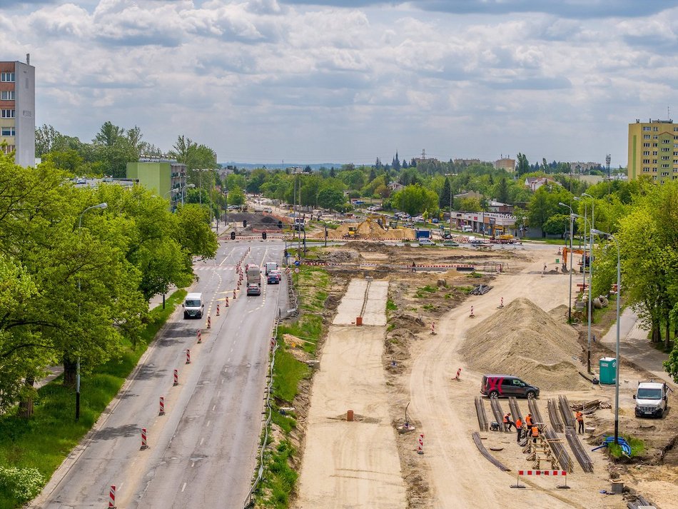 Łódź. Remont Śmigłego-Rydza i Niższej w Łodzi. Budują konstrukcję nowego torowiska