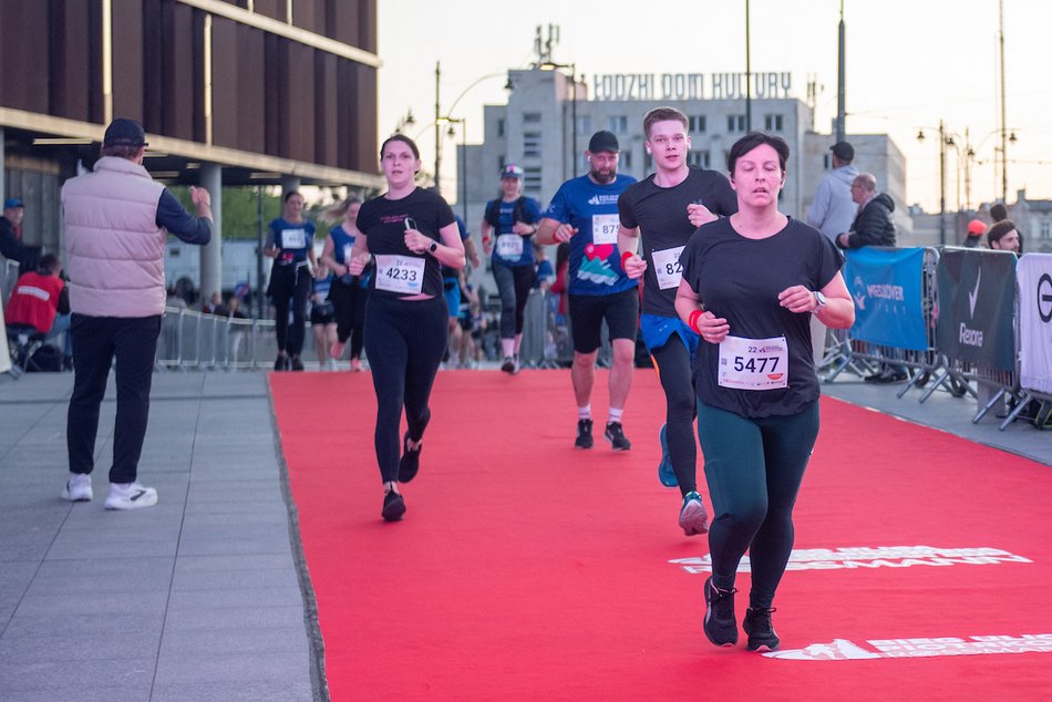 Łódź. Bieg Ulicą Piotrkowską Rossmann Run 2025 wystartował! Walka o życiowe rekordy