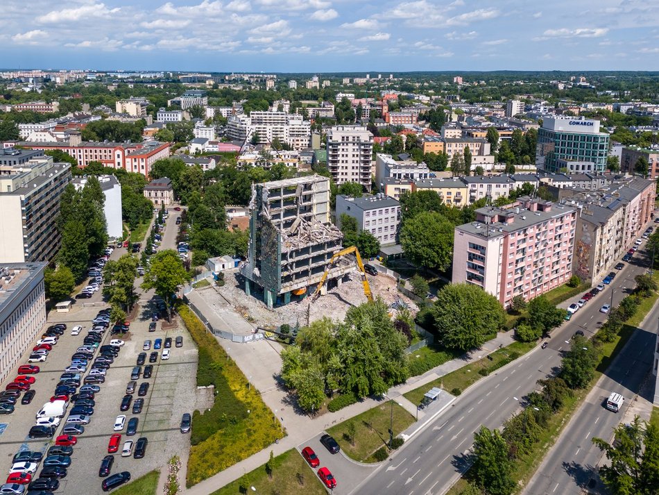 Po tych budynkach nie ma już śladu! W 2024 roku wyburzono w Łodzi prawie 150 obiektów