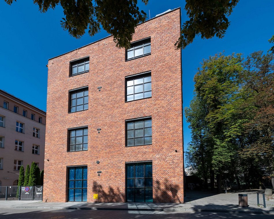 Łódź. Metamorfoza przy placu Komuny Paryskiej w Łodzi. Zabytek z XIX wieku odzyska dawny blask