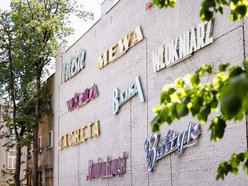 Neony kultowych kin w Łodzi znów zabłysną! Przyjdź na otwarcie Łódzkiej Galerii Neonów!