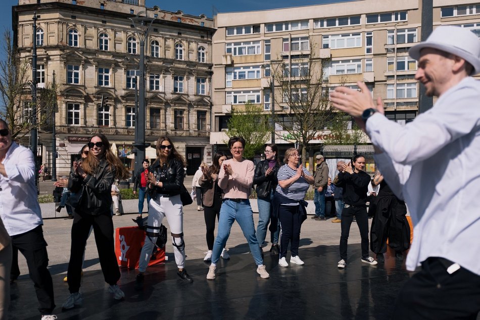 Roztańczeni Łodzianie na Placu Wolności! Tak świętowali Międzynarodowy Dzień Tańca