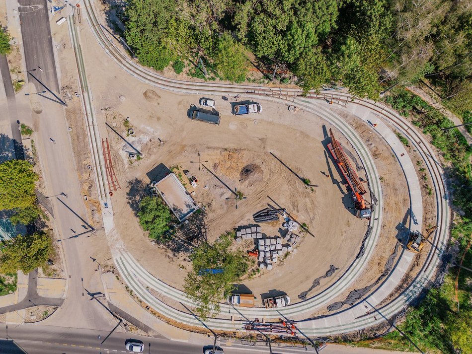 Łódź. Nowa krańcówka MPK Łódź przy Niższej w Łodzi. Widać już fundamenty i tory tramwajowe