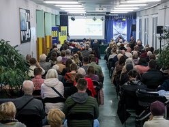 Łódź. Kolej Dużych Prędkości w Łodzi. Pełna sala na spotkaniu z inwestorem i wykonawcą