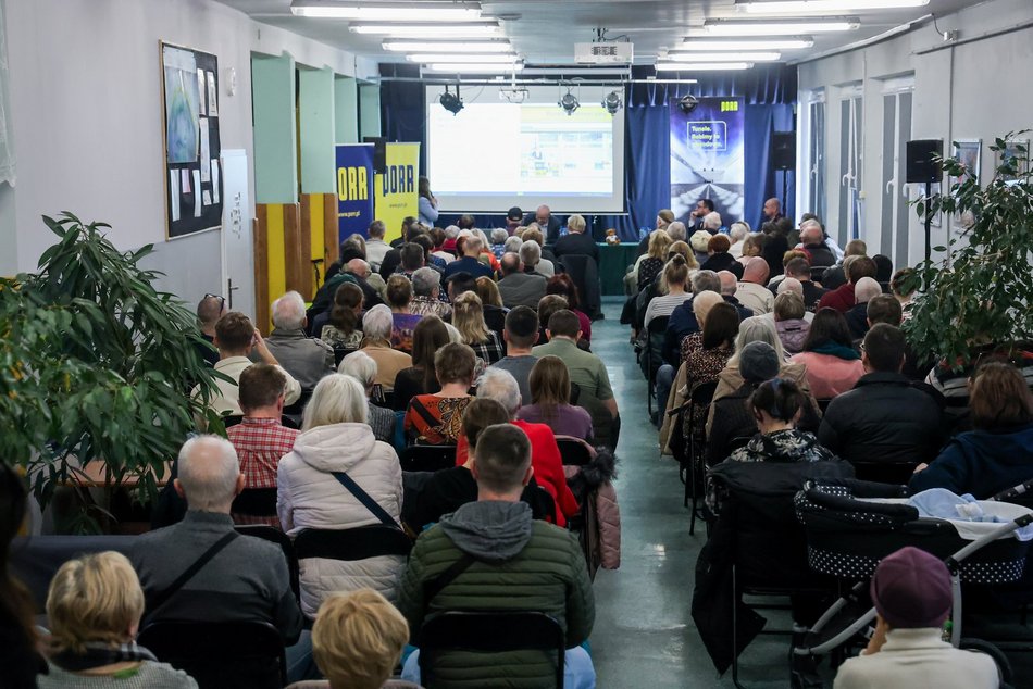 Łódź. Kolej Dużych Prędkości w Łodzi. Pełna sala na spotkaniu z inwestorem i wykonawcą