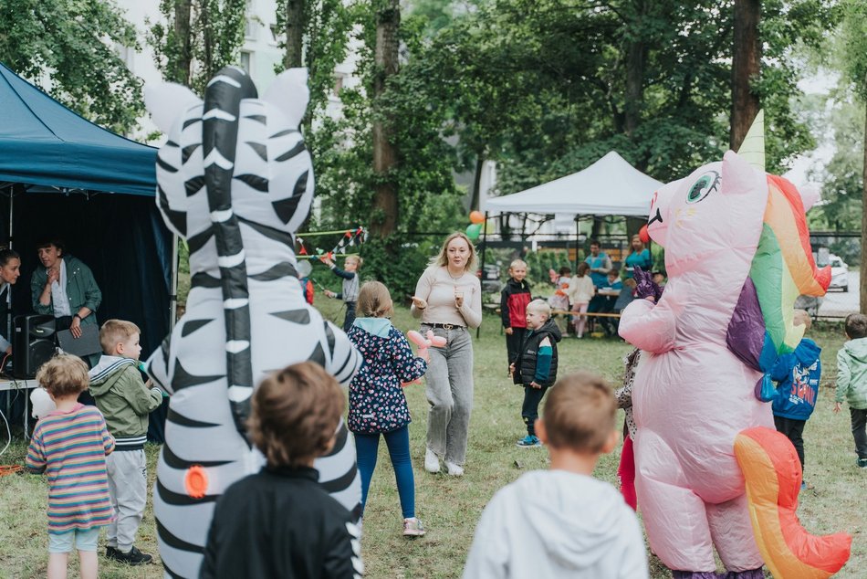 Łódź. „Czwartki na wesoło" z MOPS Łódź. Gry, zabawy, warsztaty, dmuchańce i przekąski