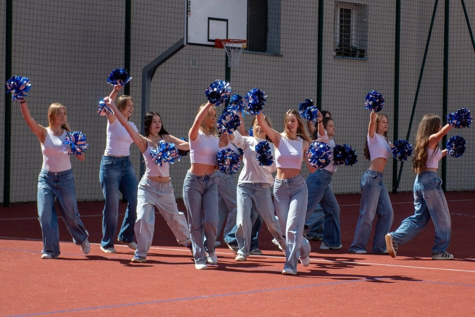 Nowe boisko w liceum przy Kopernika w Łodzi. Huczne otwarcie!