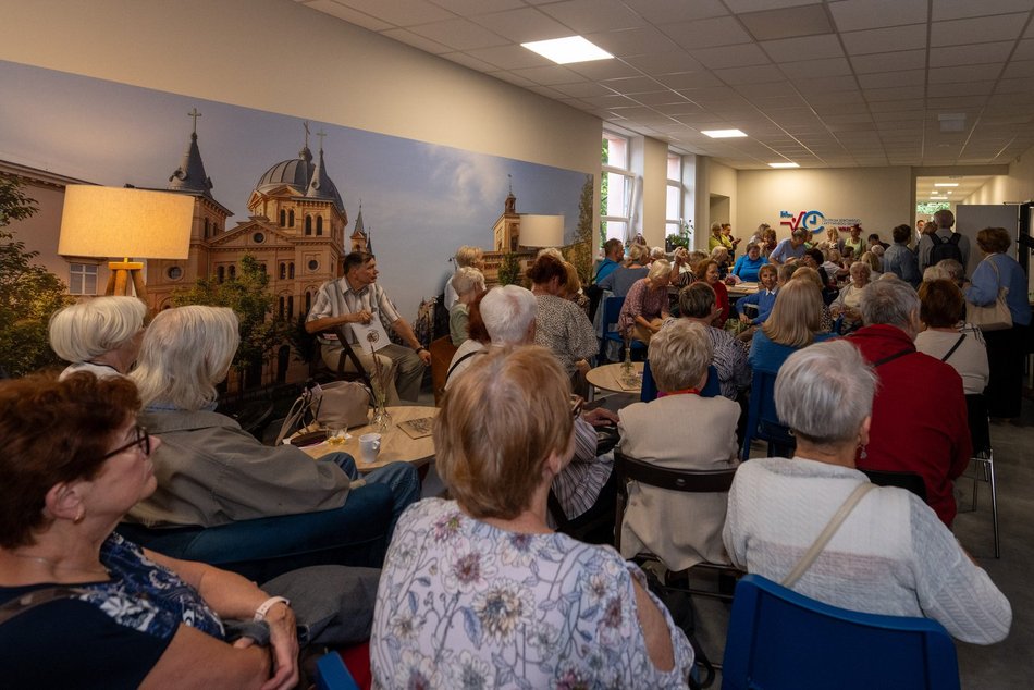 Nowy Klub Seniora przy Wileńskiej w Łodzi otwarty! Tłum seniorów