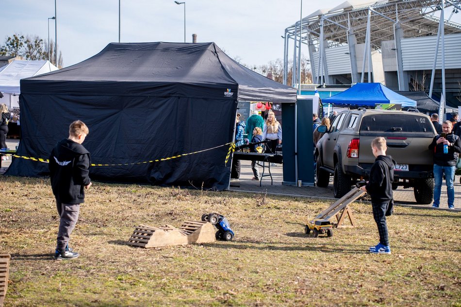 Łódź. Piknik AutoMocne przy Moto Arenie w Łodzi. Masa atrakcji dla każdego na Dzień Kobiet
