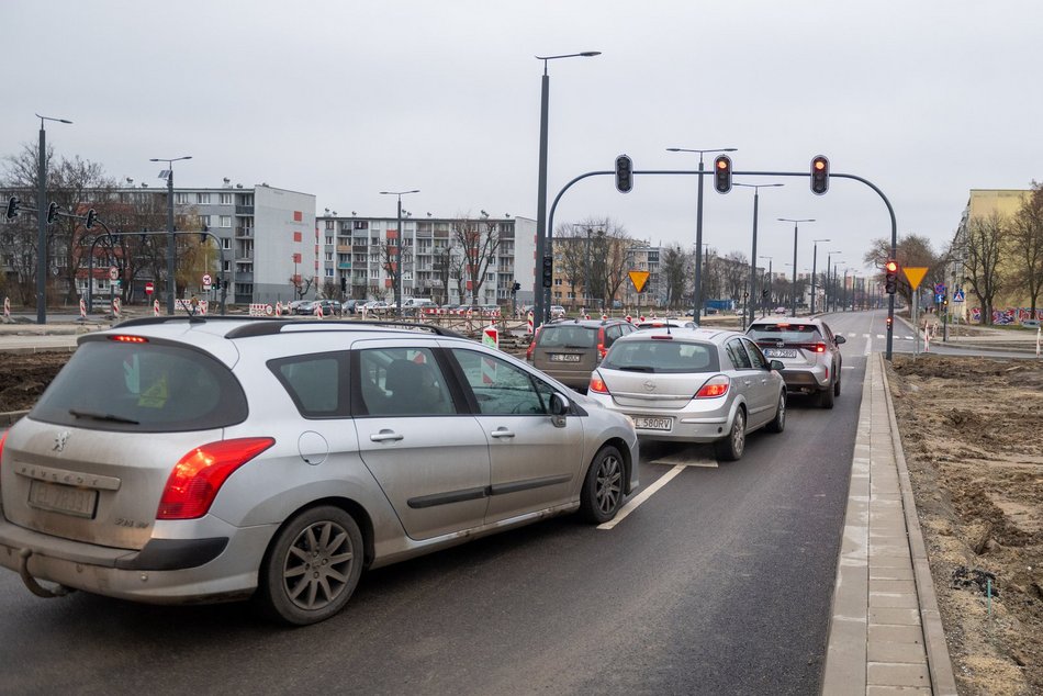 Rondo Broniewskiego w Łodzi otwarte! Przejazd z Dąbrowy na Chojny możliwy