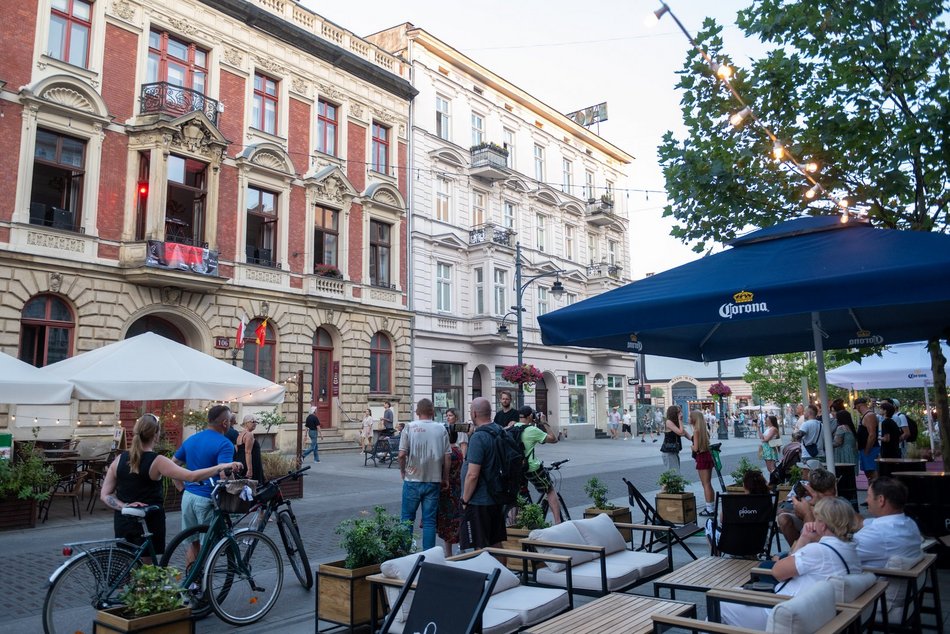 Łódź. Techno z okna Urzędu Miasta Łodzi. Rozgrzewka przed Paradą Wolności 2025!