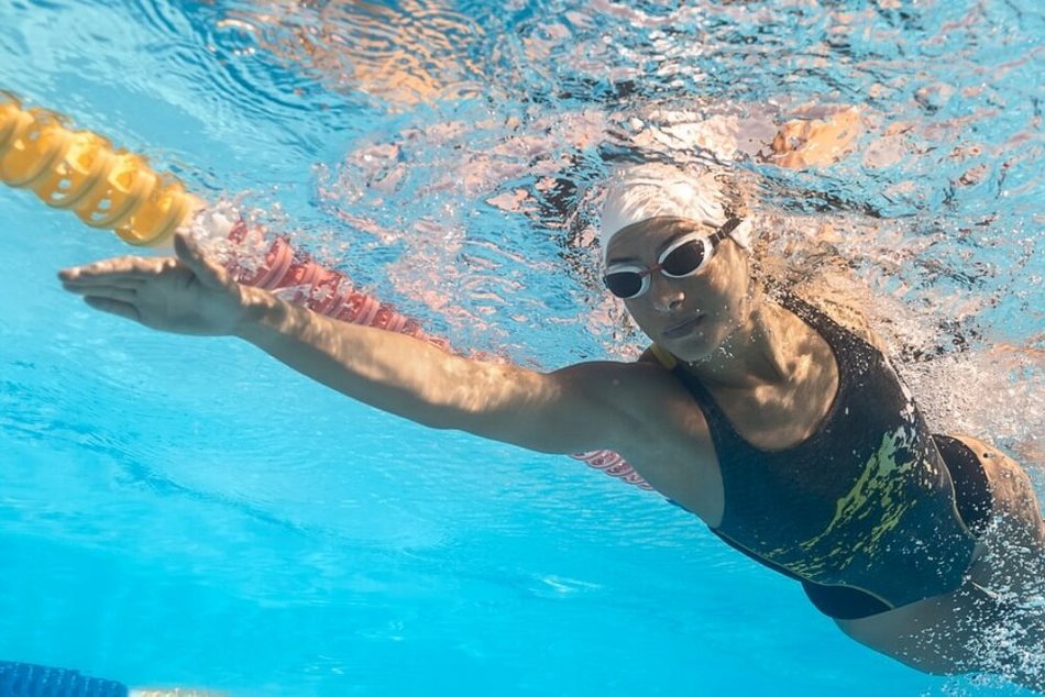 Nauka pływania dla dorosłych w Łodzi. Wskakuj do wody i złap falę energii!