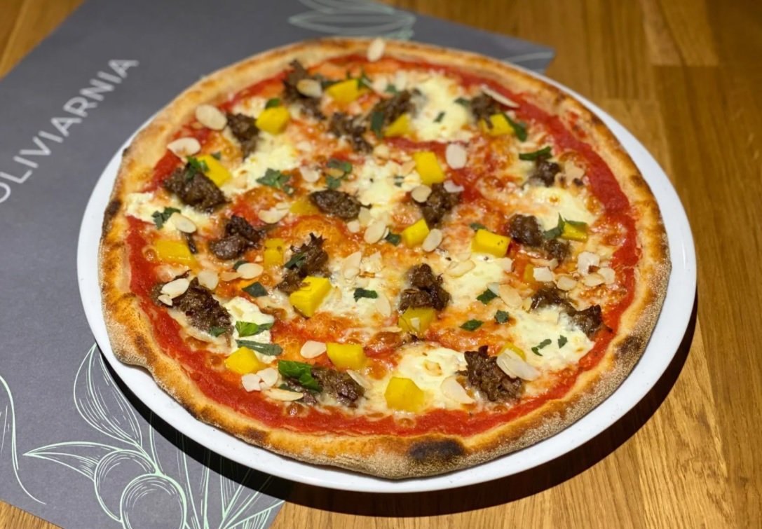 Pizza Oliviarnia z szarpaną wołowiną , fot. Jemy w Łodzi