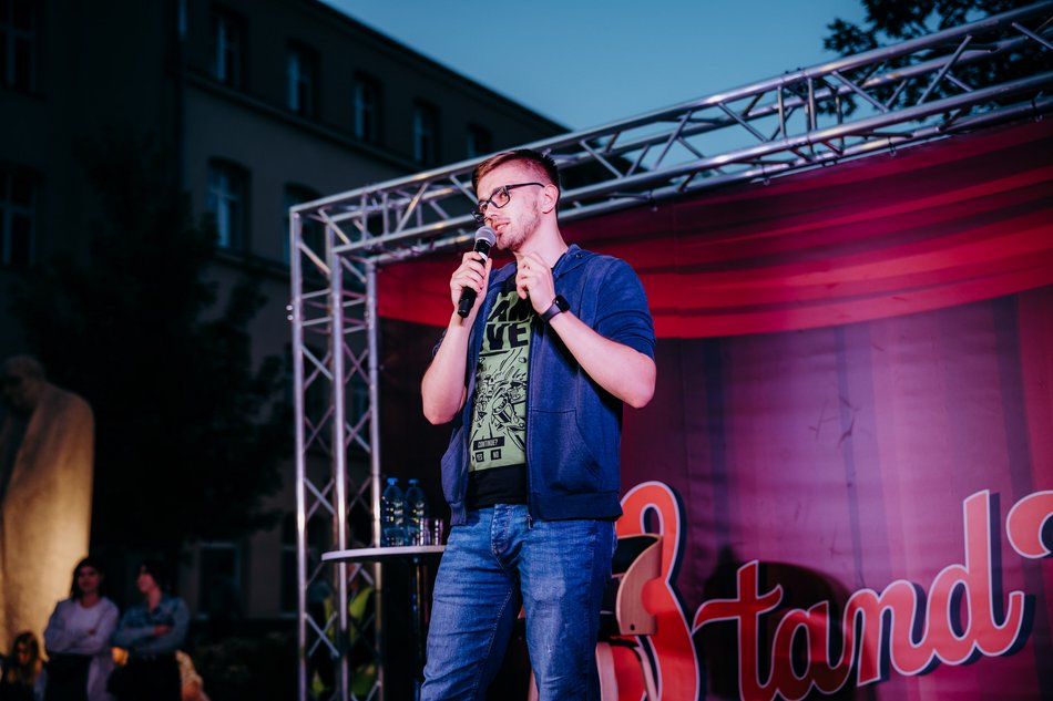 Stand-up w pasażu Schillera