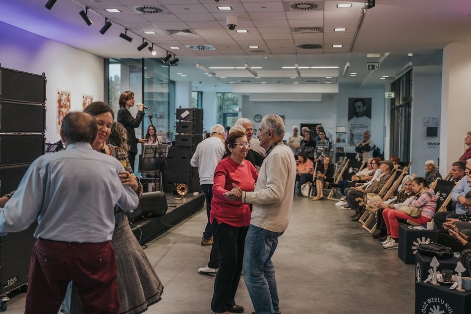 Łódź. Potańcówka w stylu retro? W Centrum Dialogu w Łodzi to możliwe!